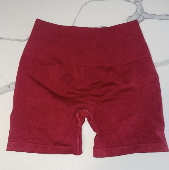 Alphalete Amplify Women's Shorts 3.5" - Victory Red - Picture 3 of 3